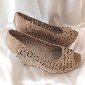 EUC 💥 ADRIENNE VITTADINI PEEP TOE LEATHER WEDGE PUMPS CORK 4" ~ SIZE 9.5